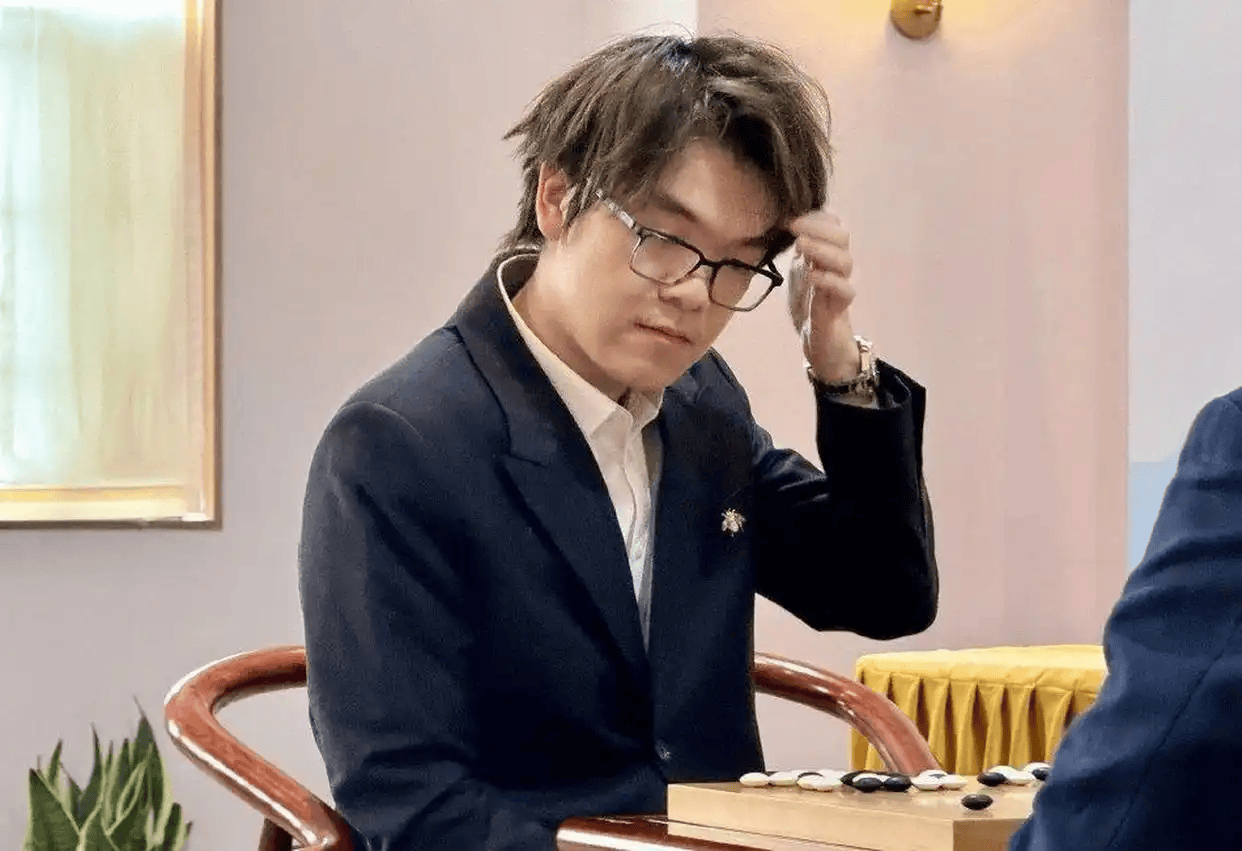 开云体育平台-实力的比拼！柯洁，一步一个大坑跌入深渊，惨败不敌老对手朴廷桓