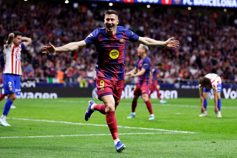 开云体育-西甲-拉什福德破门莱万绝杀 巴萨2-1逆转十人马竞